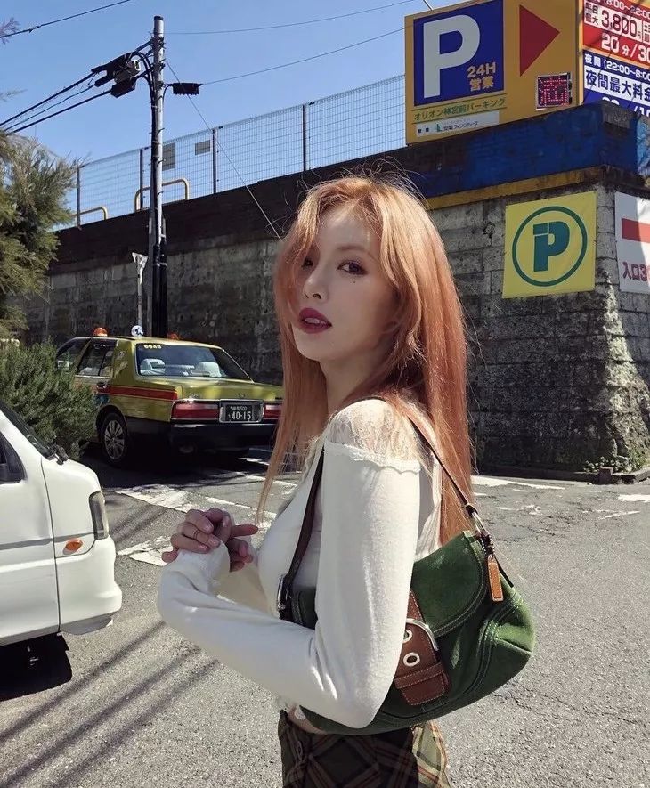 美人计|朴信惠和允儿的发色真显肤白啊！