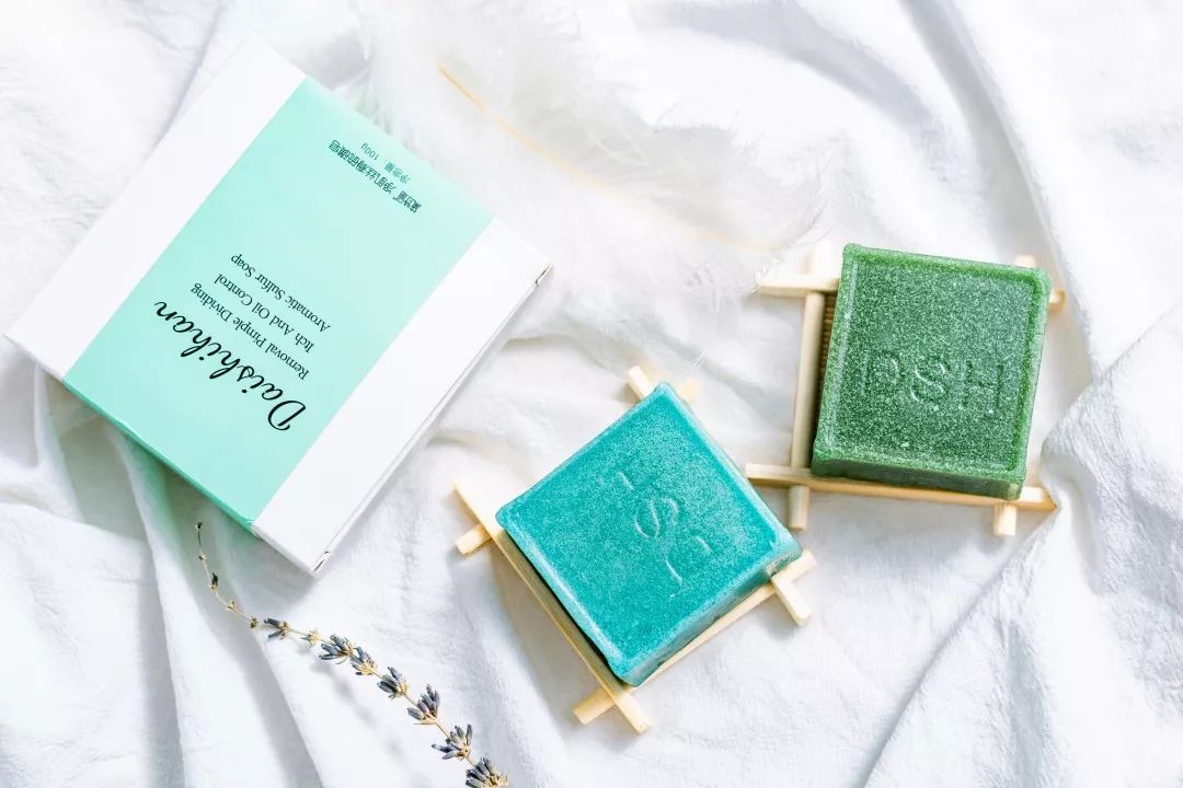 皮肤清洁出黑色的东西,皮肤挤出白色膏状很臭怎么办