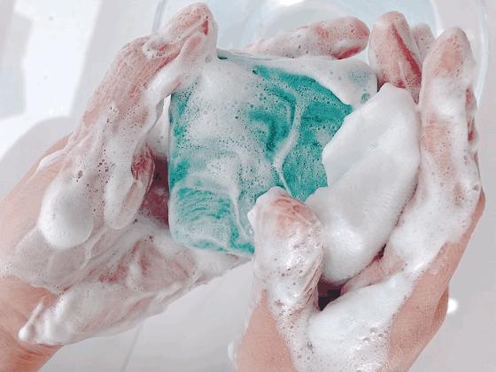 为什么能从鼻头上挤出白色的东西,鼻子挤出来的白丝是什么