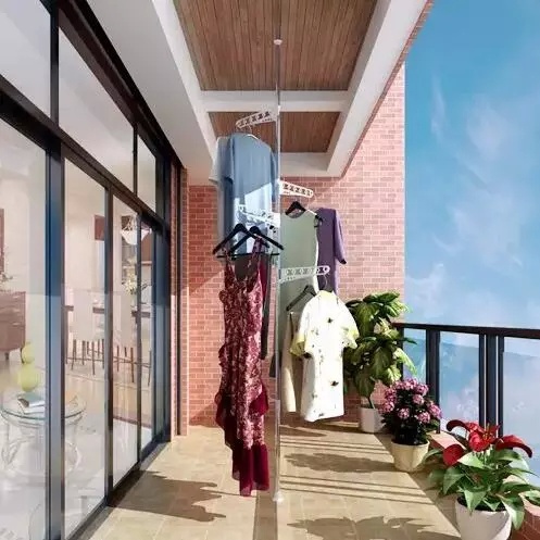 阳台晒衣服顺序,阳台上晒衣服的顺序有什么讲究吗