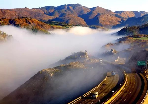 壮丽70年奋斗新时代完整版,壮丽70年阔步新时代的内容