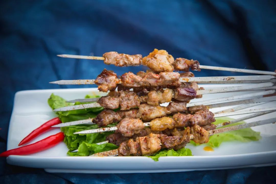 炸翻临沂的烧烤扛把子就在颐高！5.8折200串起撸才过瘾！