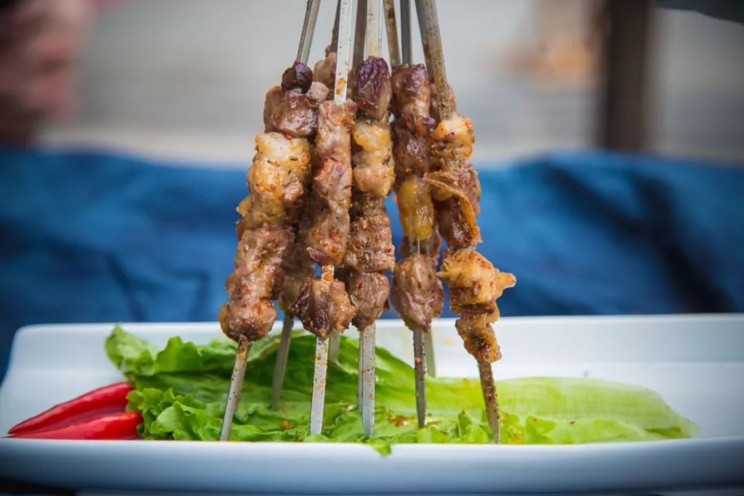 炸翻临沂的烧烤扛把子就在颐高！5.8折200串起撸才过瘾！