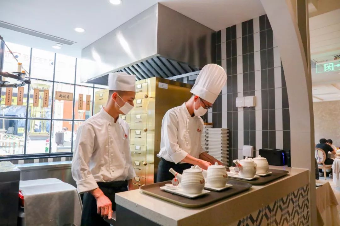 一年卖出1000000+盅汤，国民神店竟然开到南京了！