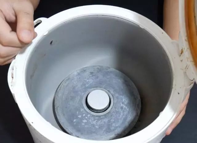 电饭锅这个位置要经常擦,电饭锅怎么擦才能更省电