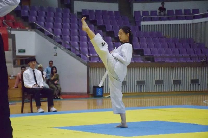 侧踢、前旋踢、腾空后旋……钱塘新区这场武林盛会，热闹非凡！