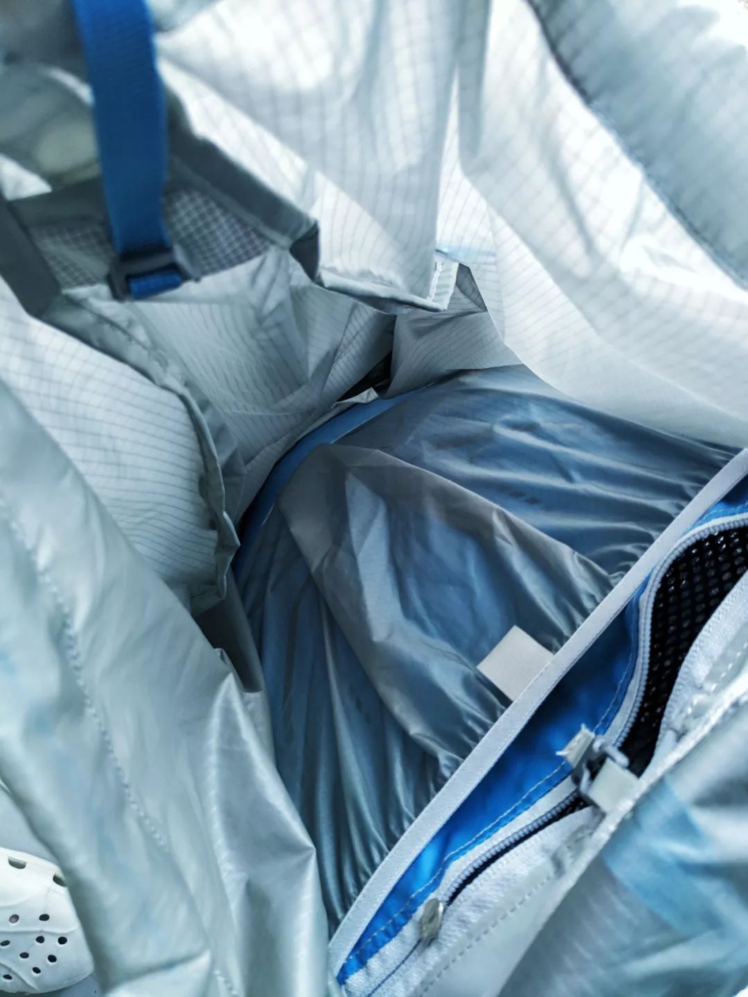 你有你的Lv，我有我的OSPREY。不是很贵，但是很轻。安排！！