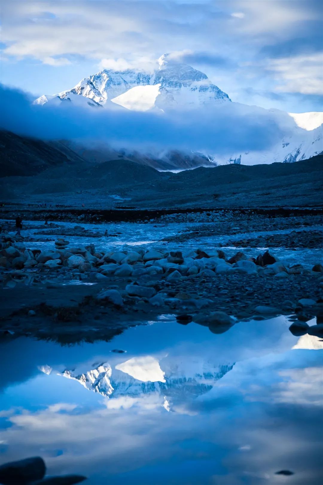真实的珠峰多少米,真实攀登珠峰第二台阶