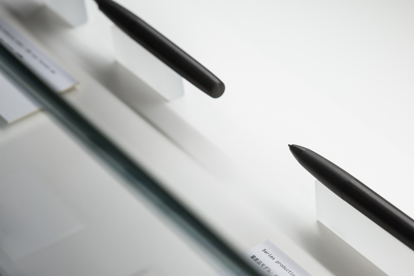 对于他来说：「奖杯」这种东西，还不如「烟灰缸」有用呢！