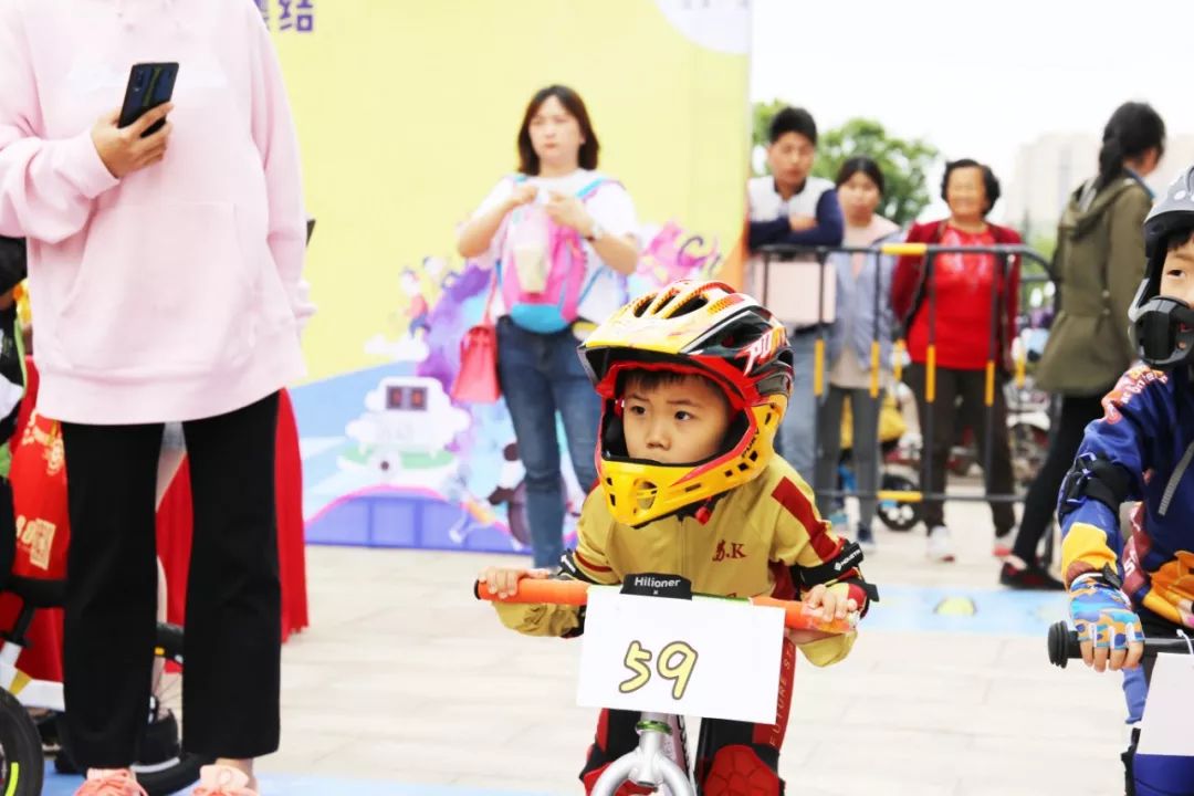 第三届儿童平衡车大赛a组 (少儿平衡车公开赛赛程)