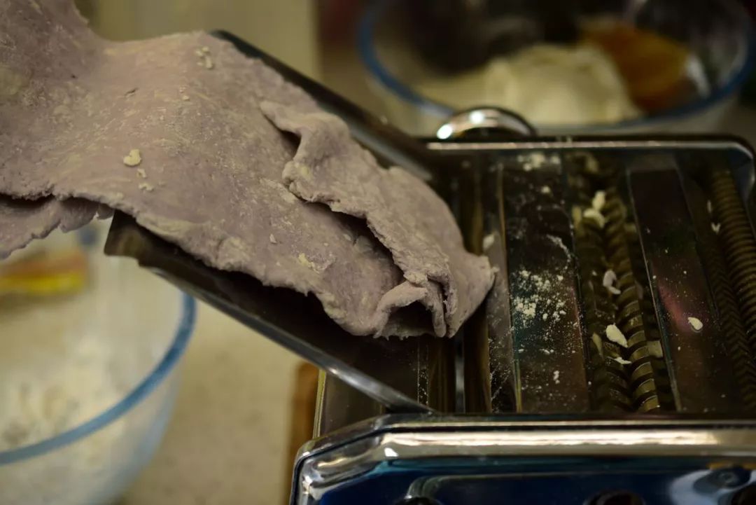 辅食白菜木耳面条,紫甘蓝西红柿面条辅食