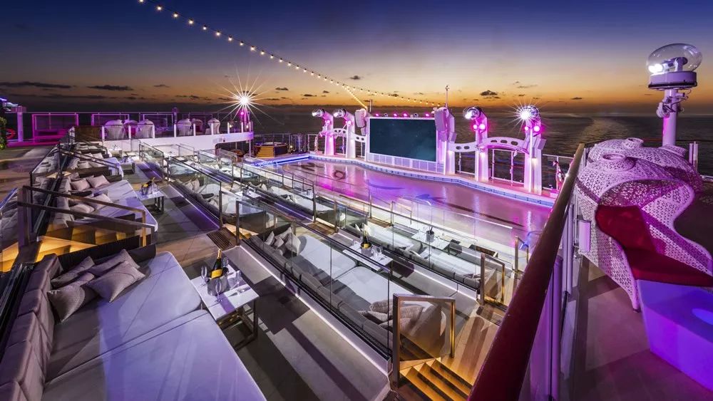 邮轮旅行更多的是以船上体验为主,国际邮轮旅行者绝佳海岸之旅