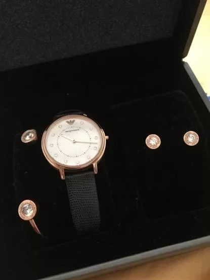 优雅的女人戴名表,名表和包包档次对比