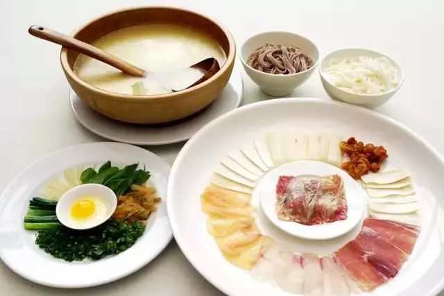 昆明北市区最正宗的过桥米线,昆明潮玩城