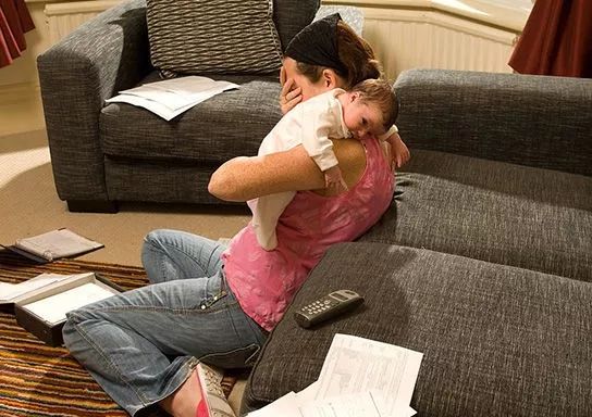 没有哪个女人能“笑”着走出这段时光，所有完美人设都是假装。