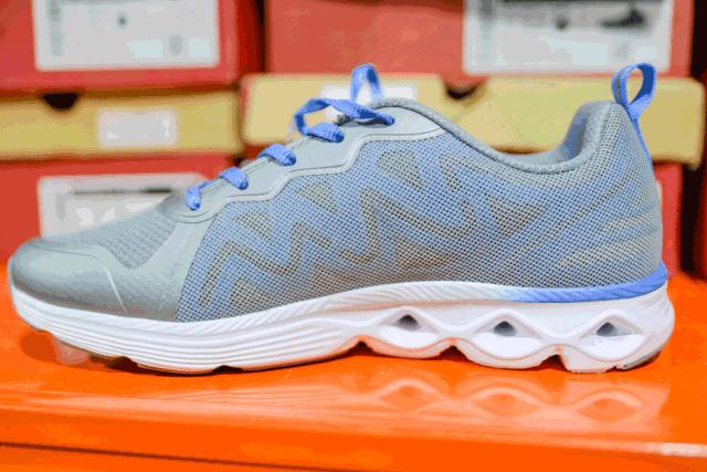 全场1折起！特步、金利来、碟愫、莱尔斯丹鞋子大特卖，最便只要50元！