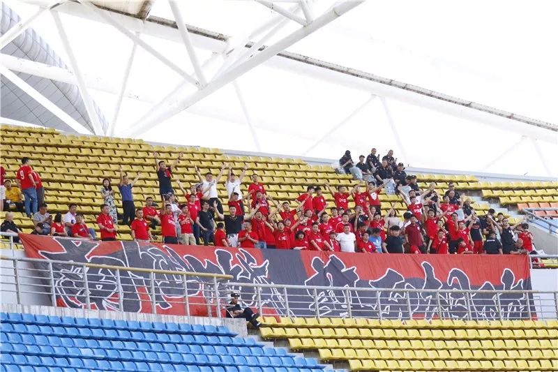 2014赛季辽宁宏运vs上海上港,辽宁宏运足球队3比1上港