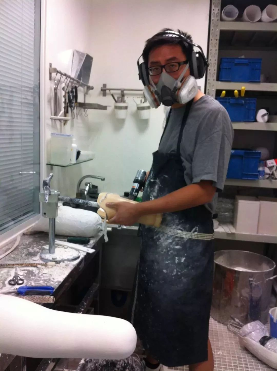 她地震中失去双腿,她在汶川地震失去双腿及女儿