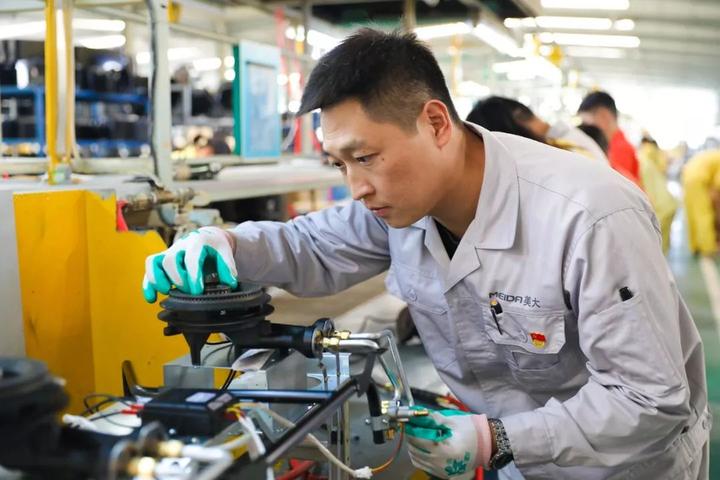 今天，10多万人砸钱给海宁这家上市公司！厂区首次揭秘，竟有轨道线！