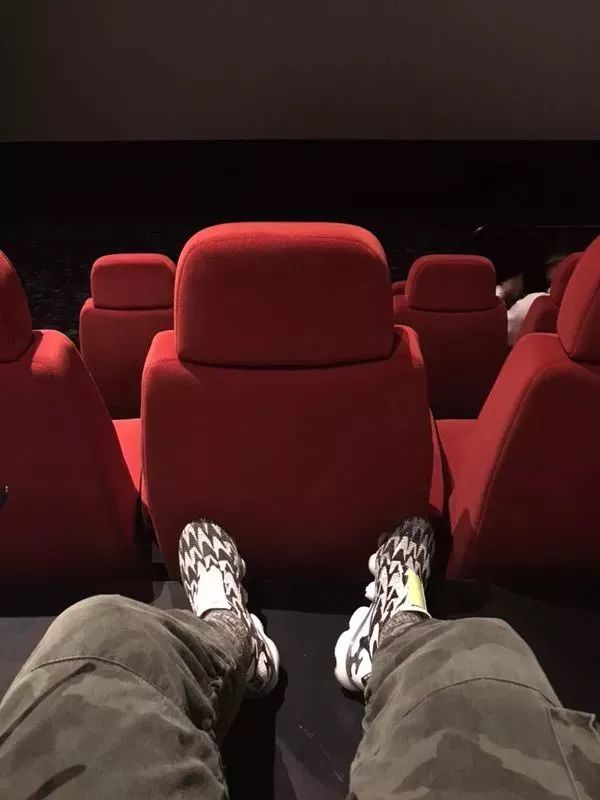 鸳鸯鞋怎样穿,穿鸳鸯鞋如何不尴尬