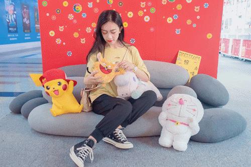 0.01元限量秒杀80枚娃娃机游戏币，AJ、Champion...带你探秘这家满是潮牌的娃娃机店！