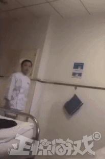 正惊GIF囧图：史上最硬核的学霸，女装大佬是怎么坐地铁的？