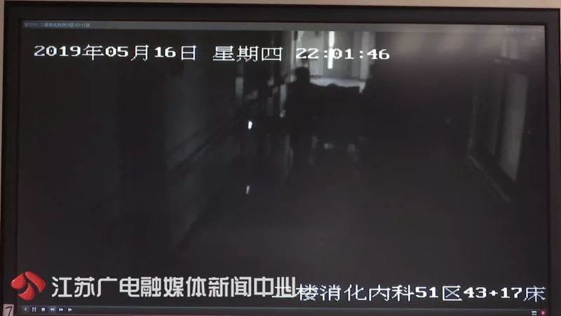 男子熬夜10天后大出血,体内一半血流光,医生:身上这个征兆要留心!