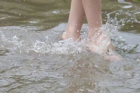 大到暴雨局地有雷暴大风,大到暴雨伴雷暴大风