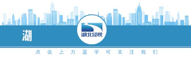 10个月宝宝手指上长了个类似水泡,10个月宝宝手突然肿了