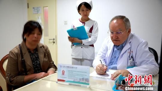 国际顶尖医学教授,中外顶级医学专家共同完成的手术