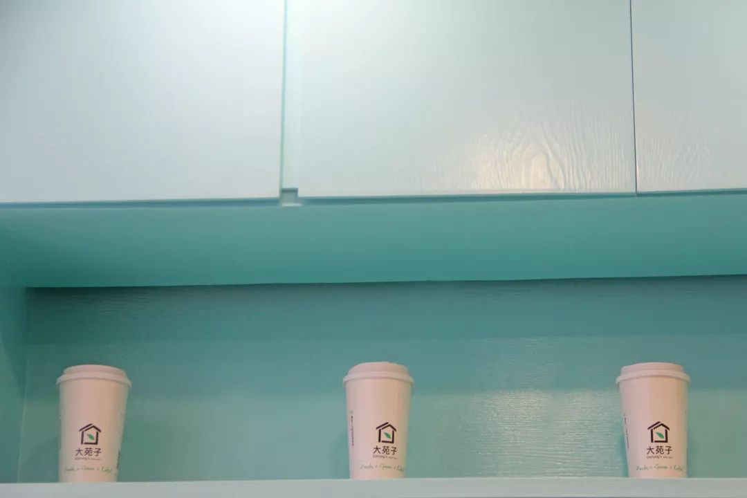 夏季饮品活动全场买二送一,六一奶茶活动免费喝