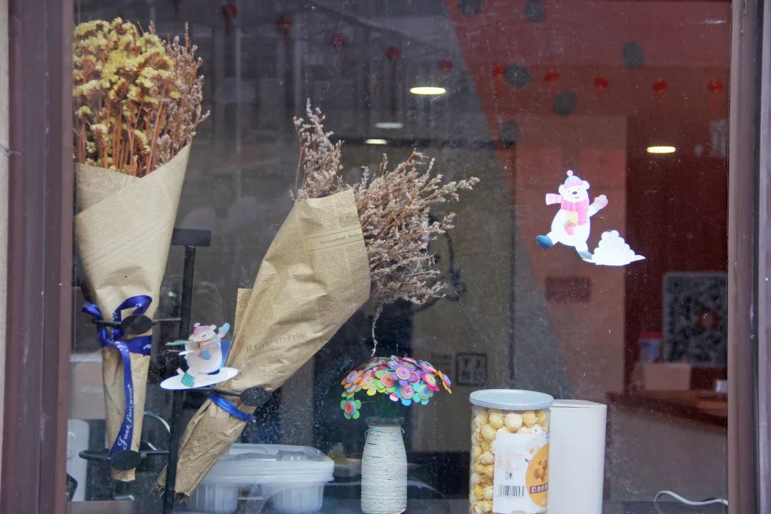 夏季饮品活动全场买二送一,六一奶茶活动免费喝