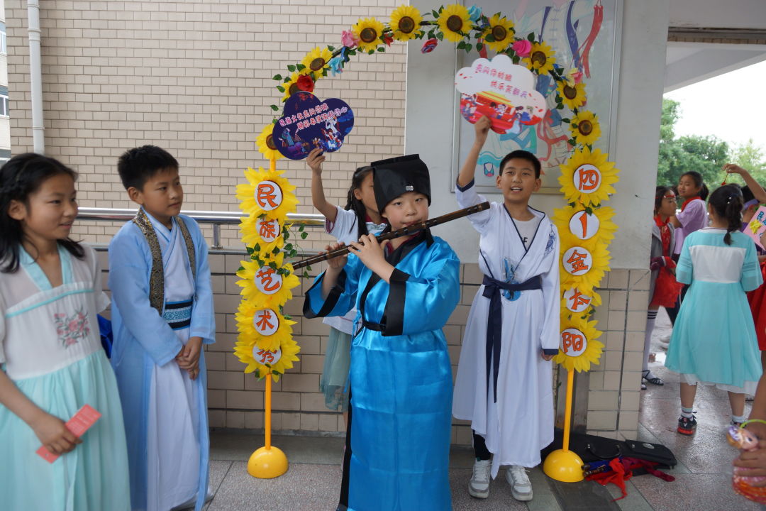 因爱相聚为爱同行视频,因爱相聚携手同行