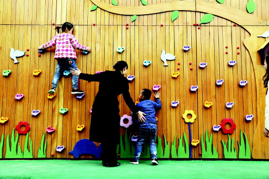 为残疾人和特困家庭撑起一片蓝天,大爱无疆为贫困孤儿撑起一片天