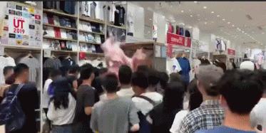 kaws与优衣库联名t恤图文,优衣库发售kaws联名款引发疯抢