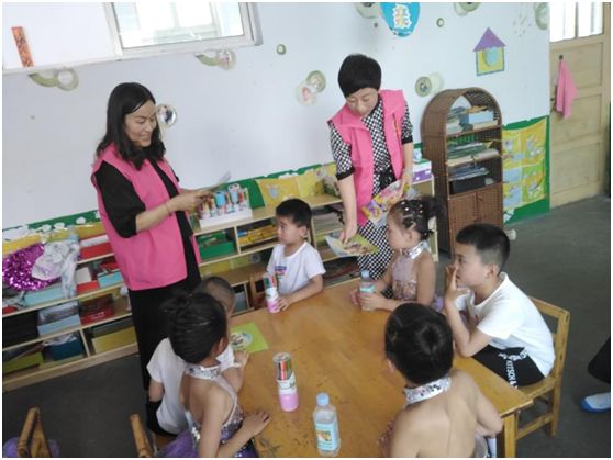 巾帼文明艺术团庆六一活动集锦,姐妹们庆六一活动