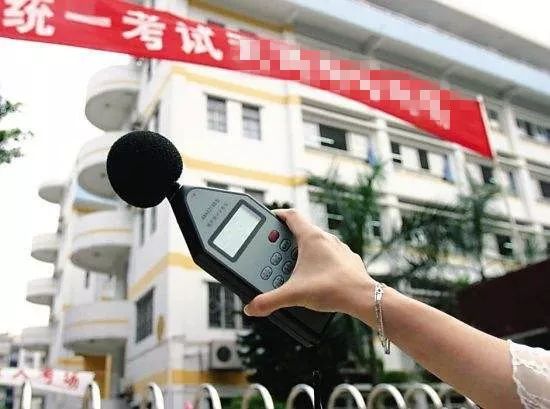 护航高考交通安全出行提示,交警护航高考出行