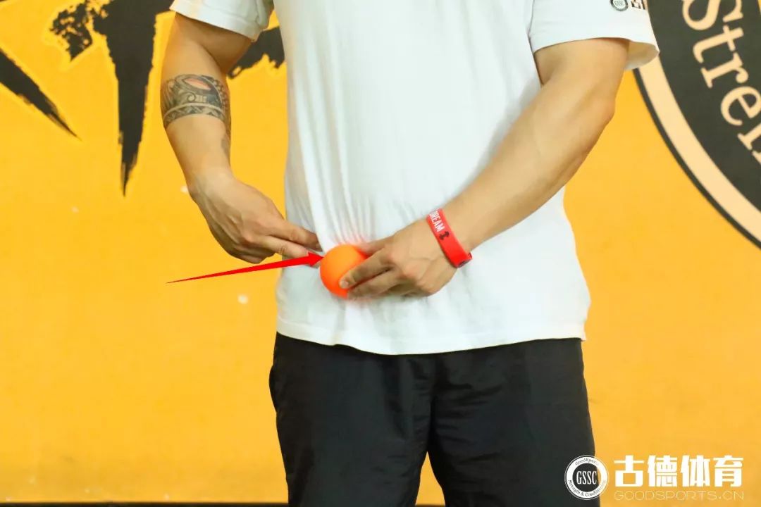 大腿根部嘎嘣响是怎么回事,大腿根内部关节咯嘣响