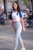 街拍搞笑迷惑行为,揭秘女生拍照的迷惑行为