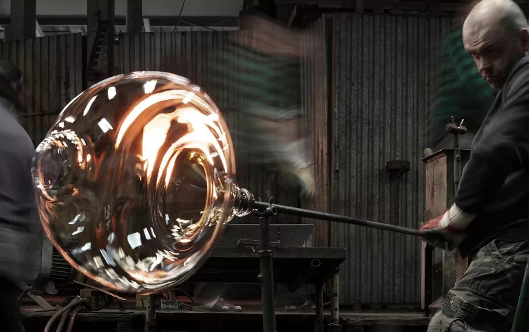 “戳爷”号召庆祝“同志骄傲月”；宠物需植入芯片写入日本法规；提供高视野的“潜望镜”眼镜…「设计烩报135期」