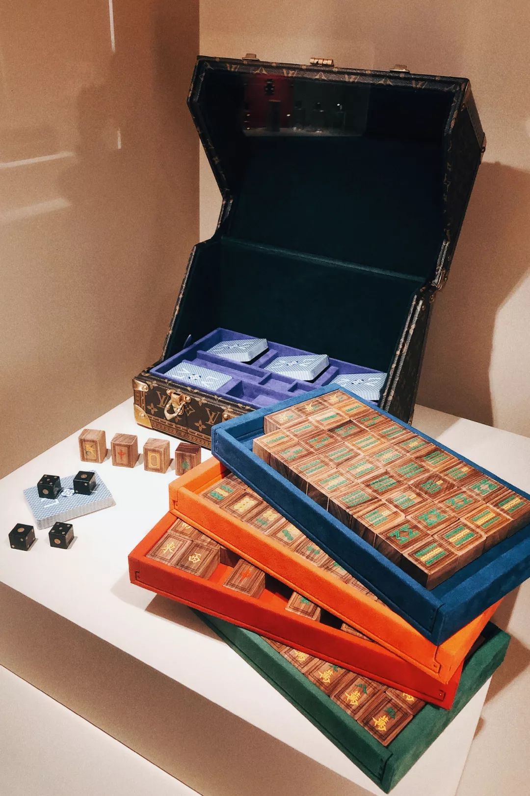 雨女有瓜|我去成都LV展出差的24小时吃成了真实的猪