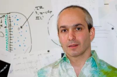 Boom！！杀菌就是爆炸！哈佛科学家终于揭开青霉素炸开细菌的50年谜题丨科学大发现