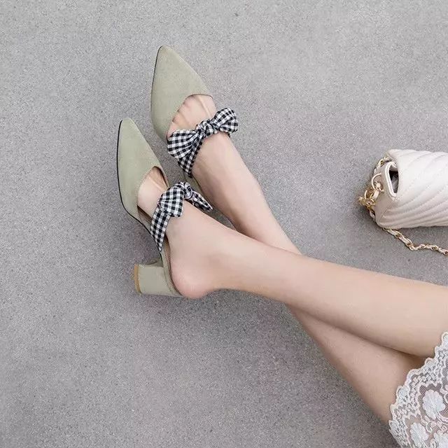 半个娱乐圈的女星都靠ta轰炸红毯！软底舒适、巨显腿长，回头率200%