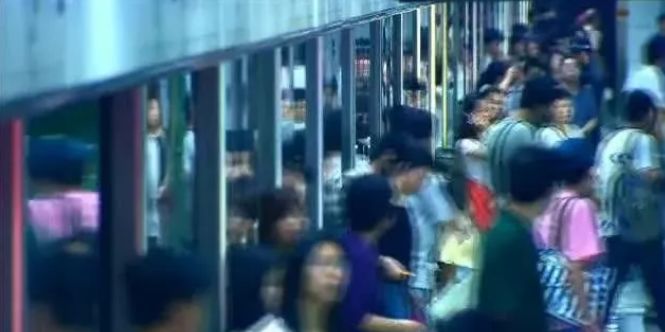 住手放开,放开那个女孩