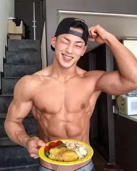 42岁翘臀“老阿姨”迷倒小16岁男友:年龄从来都不是借口