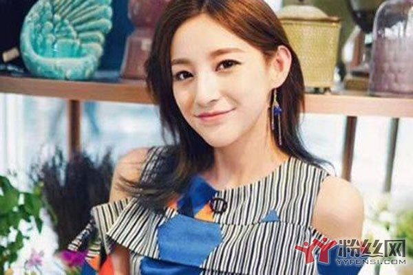 马凡舒*裤内**突然掉了泳裤掉下来了还能走完全程？