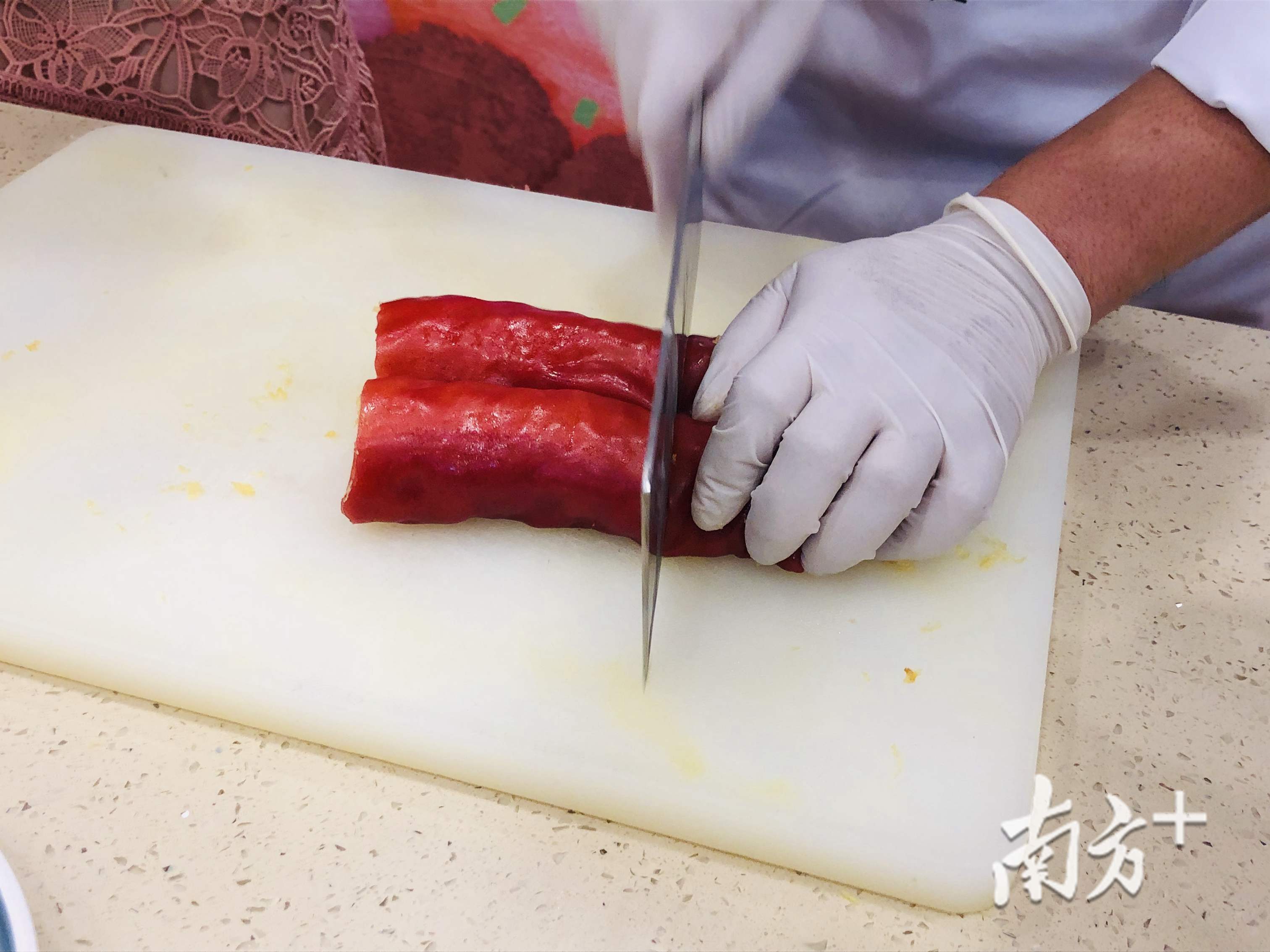 粤菜的肠粉的制作过程,广东早茶的肠粉