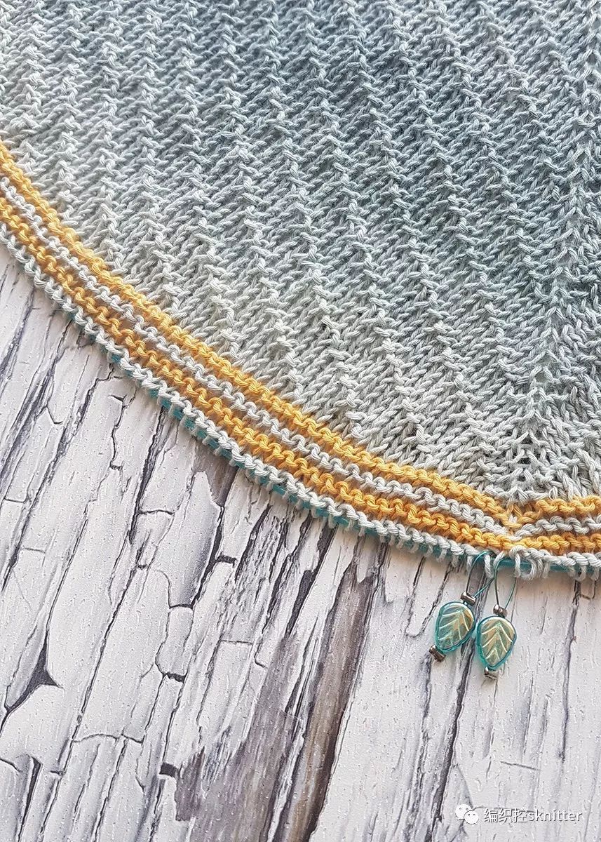 钩针三角蕾丝镂空披肩,孔雀羽三角蕾丝披肩详细教程