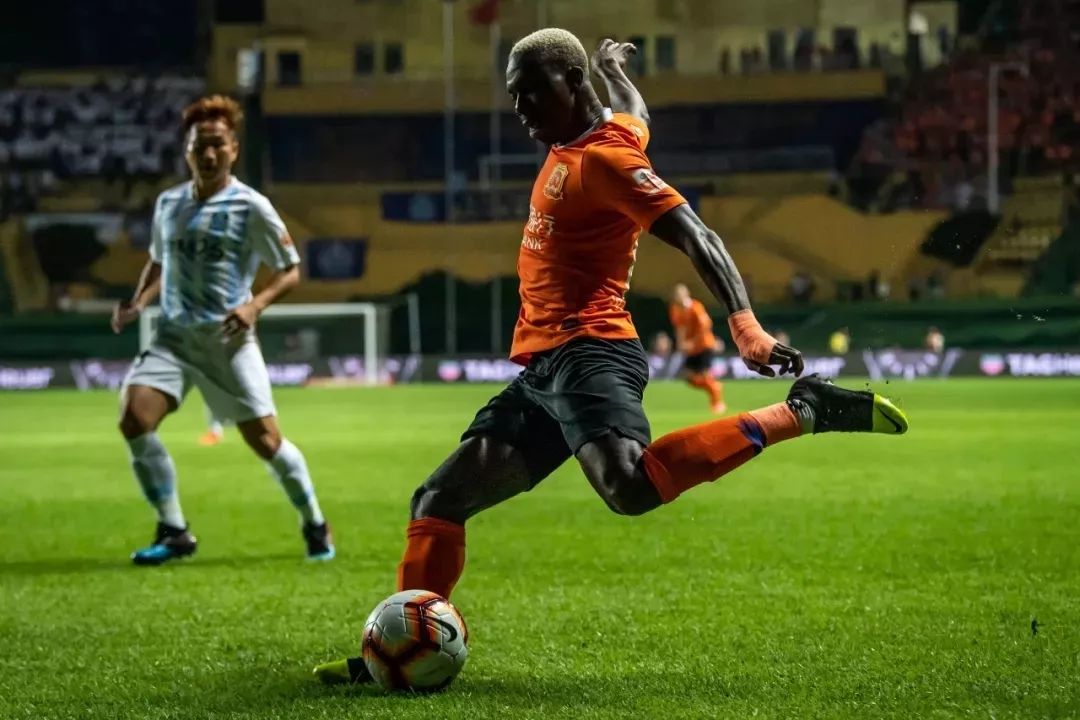 逆转夺冠震撼瞬间,武汉卓尔2:2绝平梅县铁汉