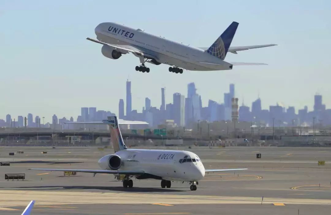 体验19个小时飞机,体验时间最长的航班